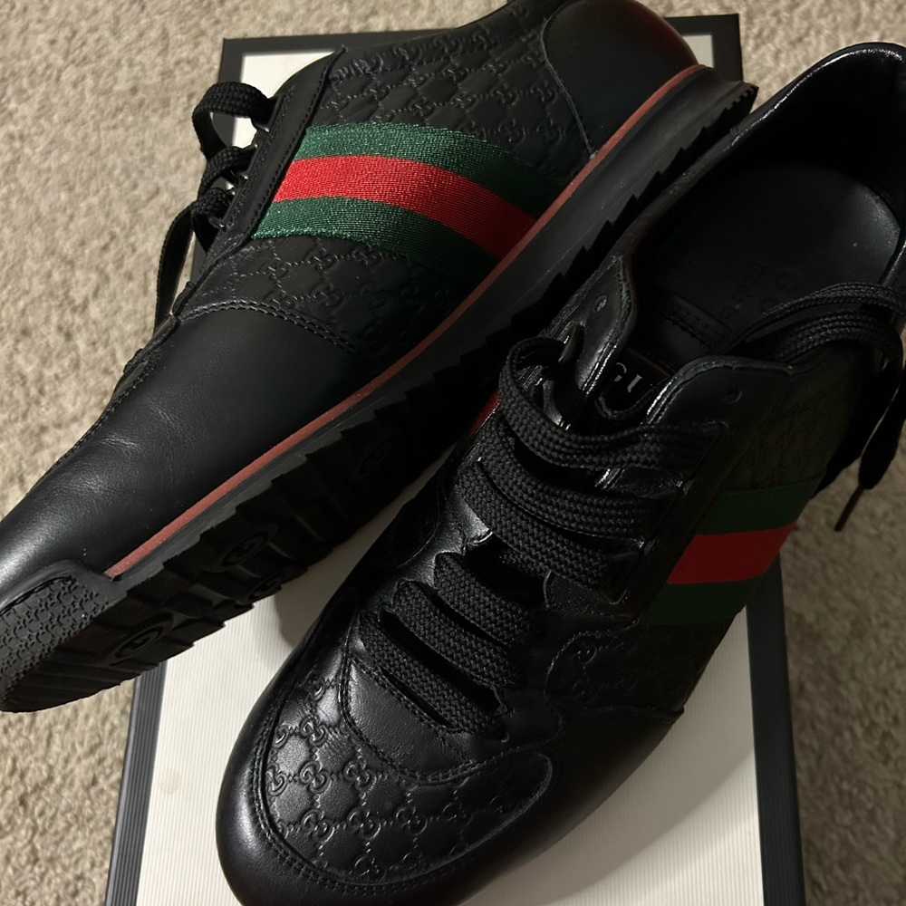 Gucci Men's Black Sneakers with Signature Stripes - Picture 2 of 8